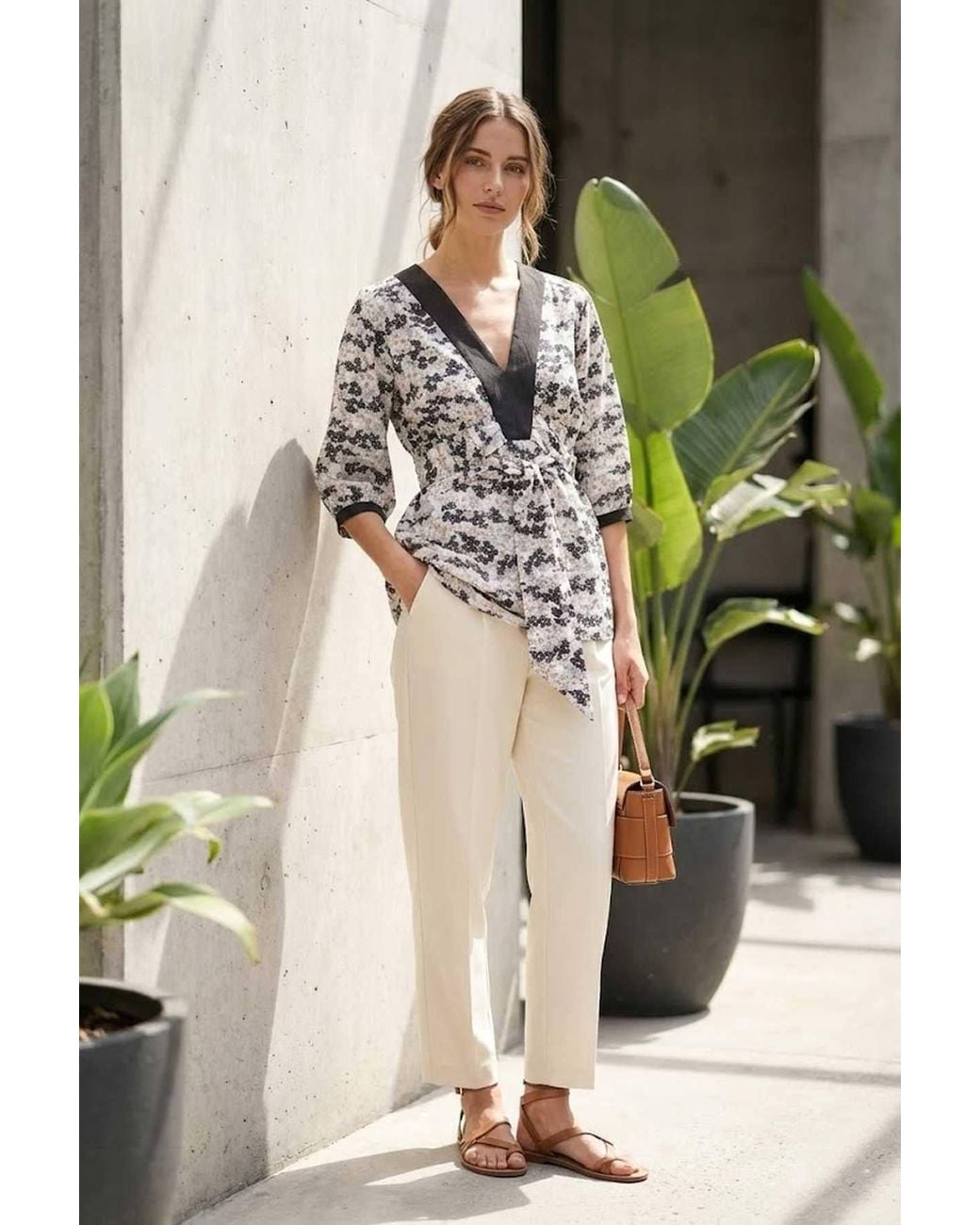 Conquista White Printed V-Neck Top With Contrast Trim & 3/4 Sleeves