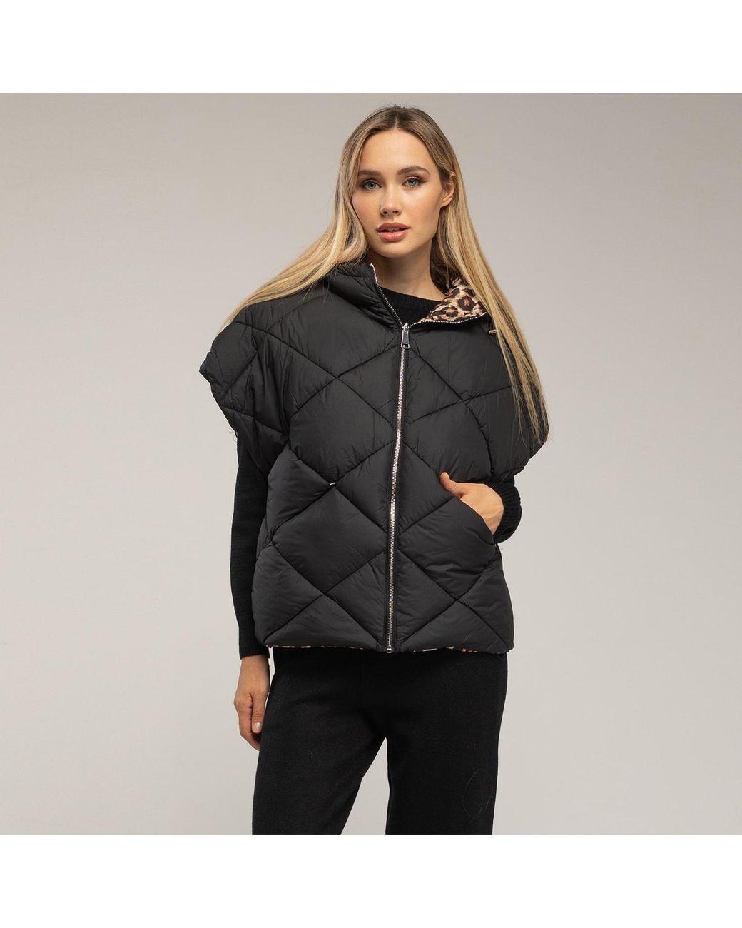 Tantra Spain Sl Black Oversized Reversible Quilted Vest With Hood And Zippered Pockets
