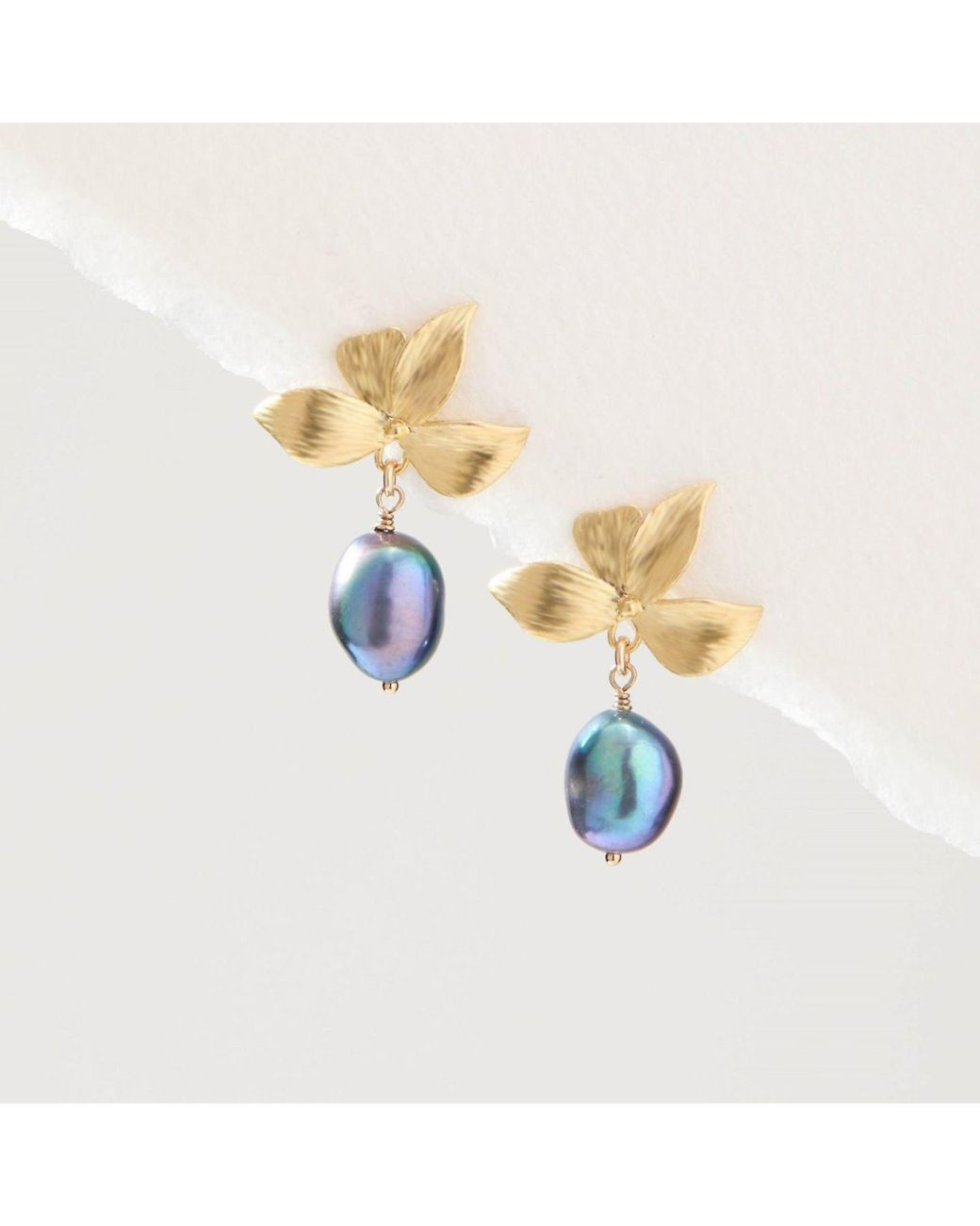 SET & STONES White Maeve Earrings