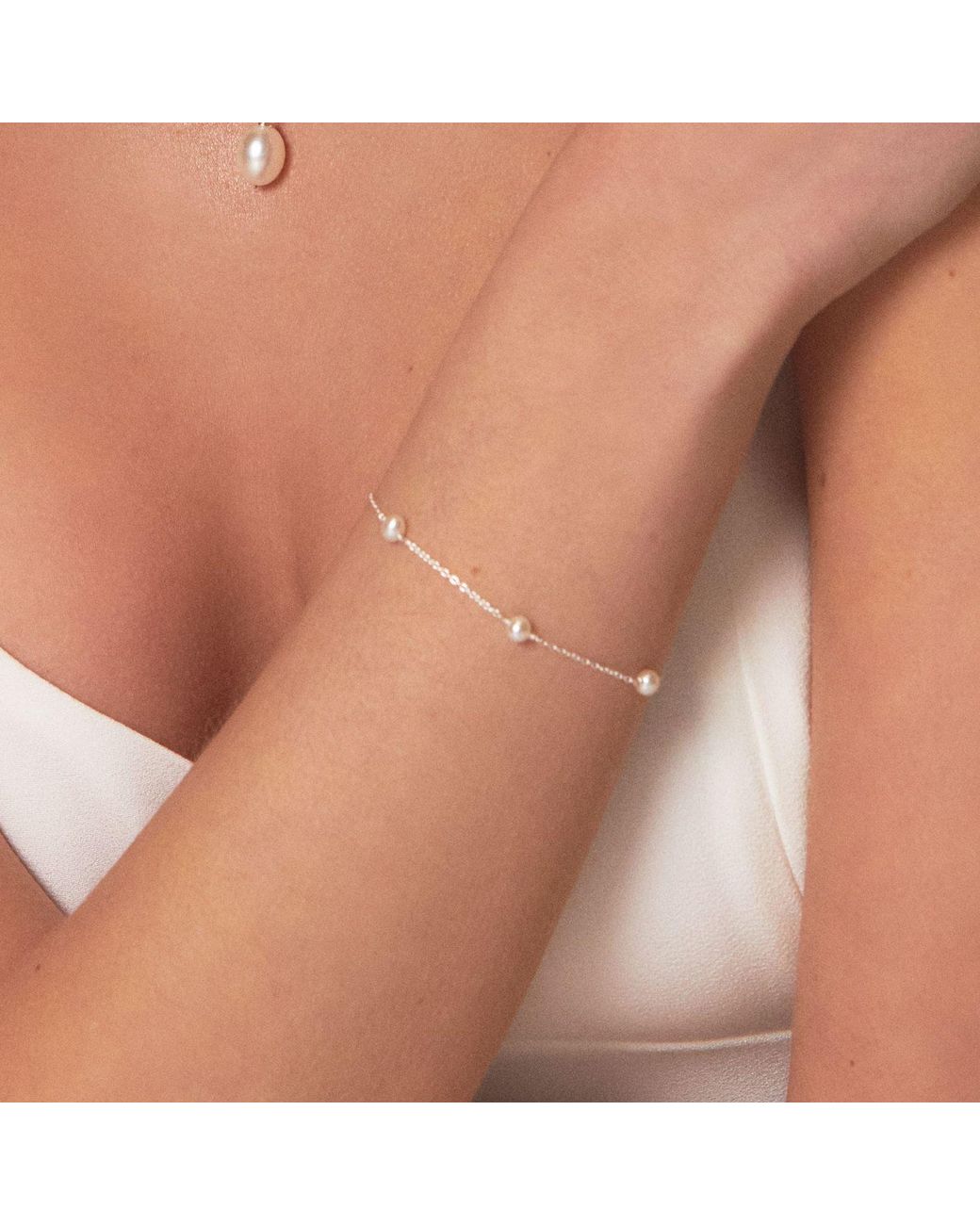 Lily & Roo Metallic Five Pearl Bracelet