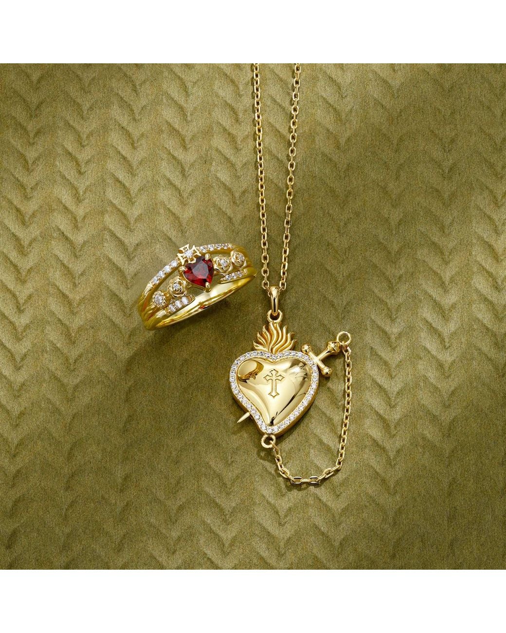 Vanimy Metallic Flaming Heart With Dagger Necklace