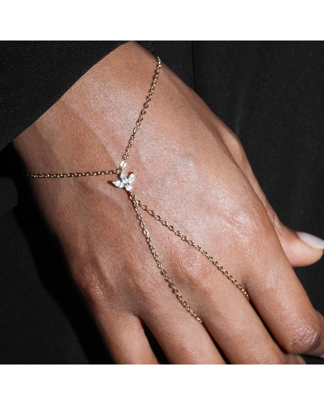 Studio Baloge Metallic Seraphine V-Line Hand Chain