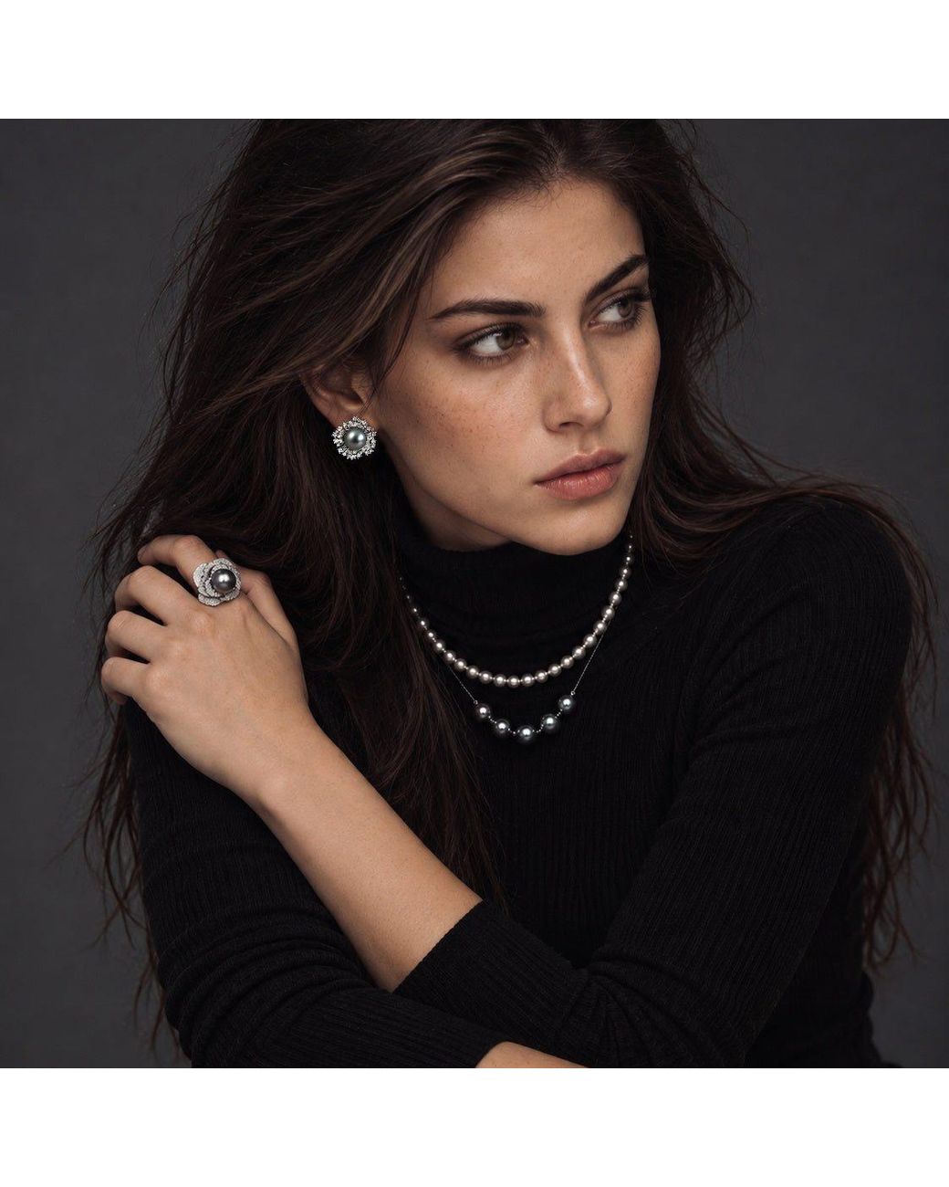 Ninemoo Blue Nacre Noire Five-Pearl Necklace