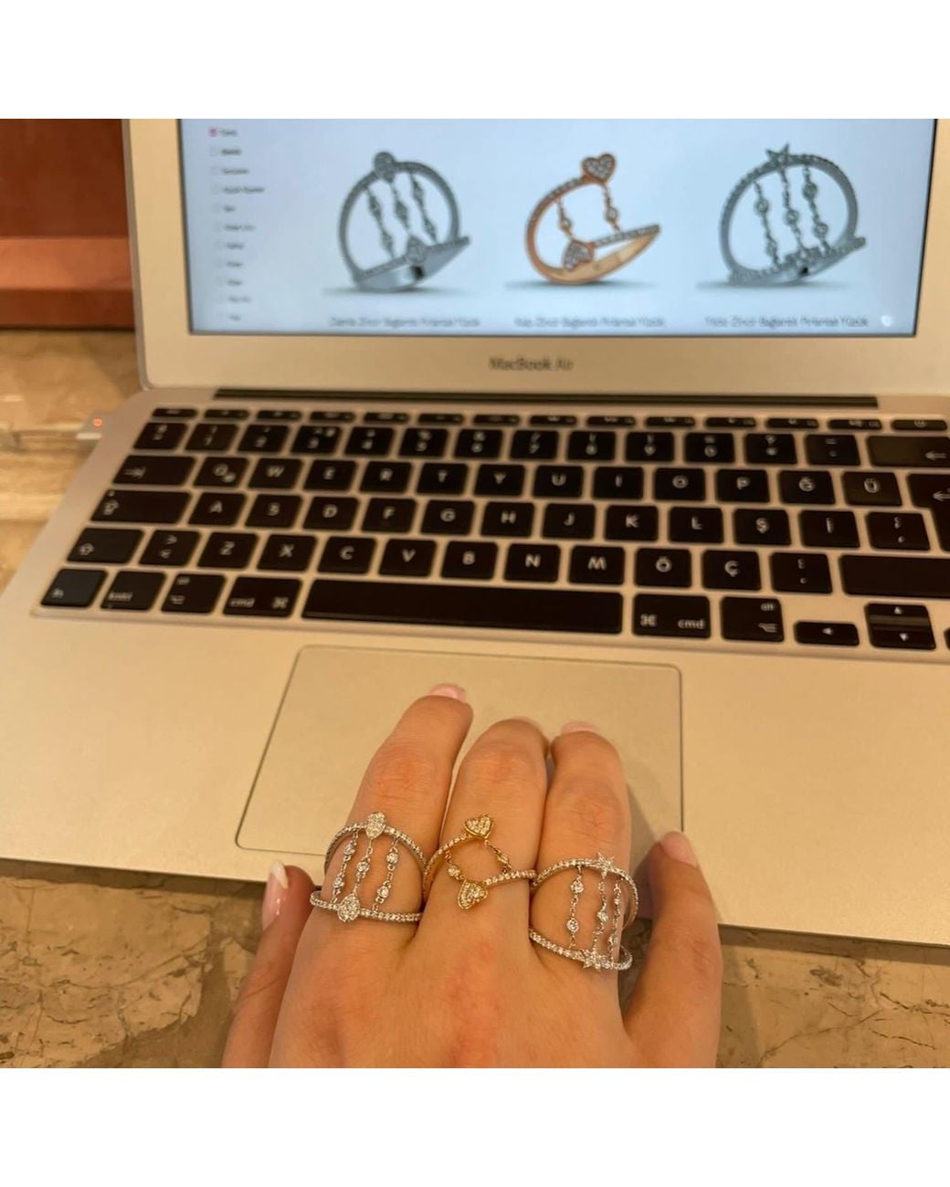 Ecce | Artisan Diamonds Metallic Solid 18Ct Drop Chain Link Diamond Ring