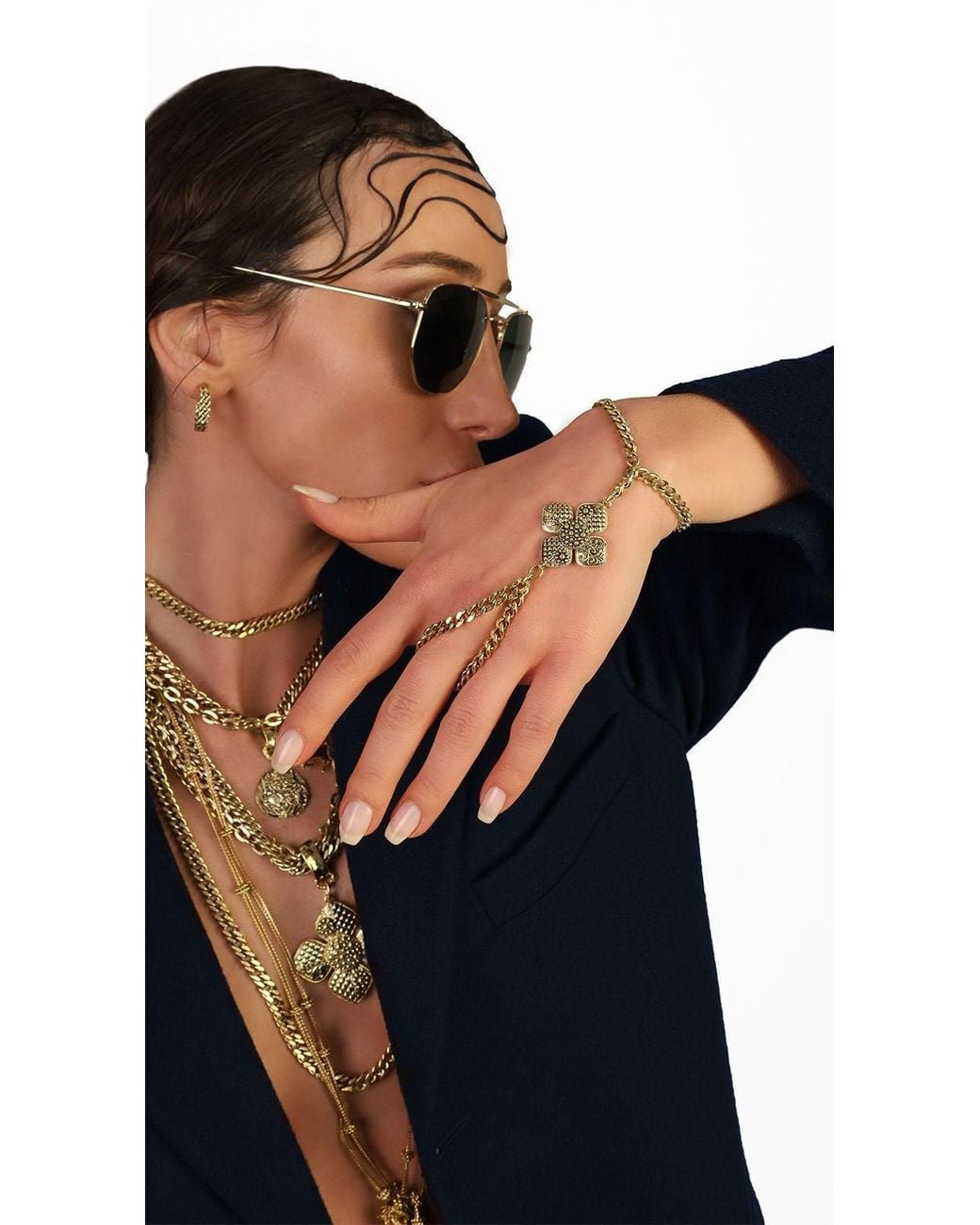 Bayemeyc Metallic Rincon Hand Chain Bracelet