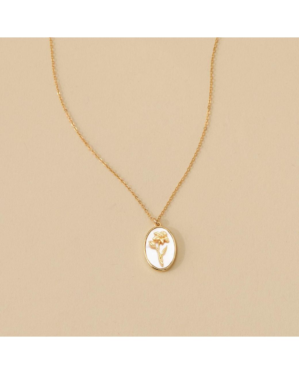 SET & STONES Metallic Katrina Birth Flower Necklace