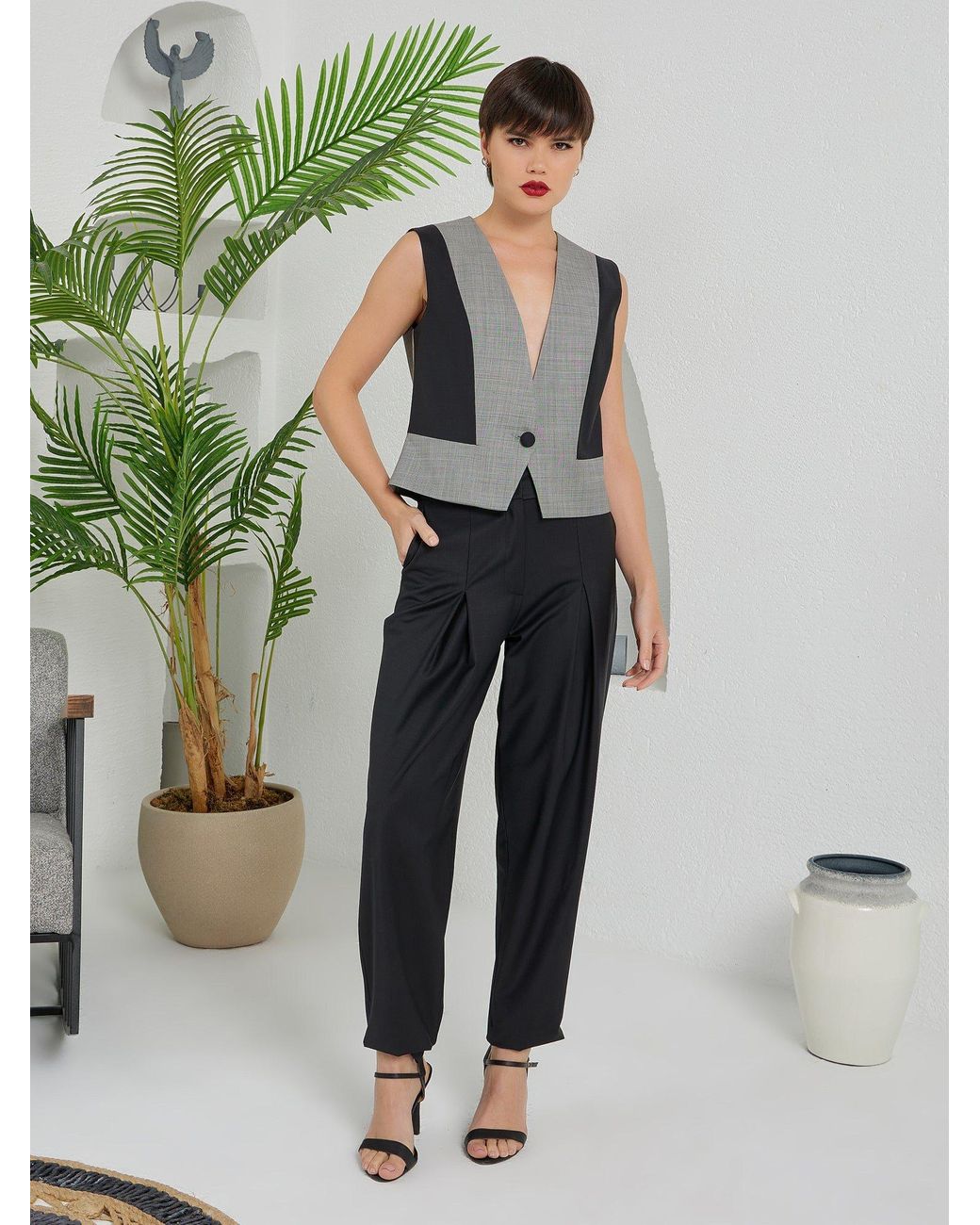 Lumina Eligma Black V Button Vest