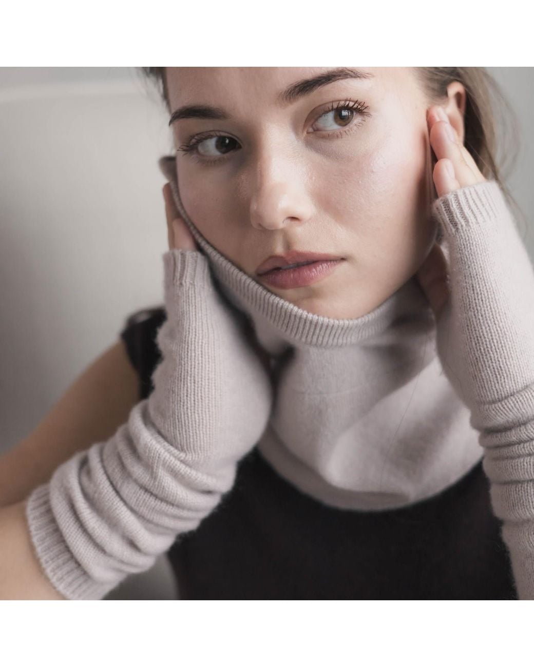 Fiora Muse White Cashmere Arm Warmers
