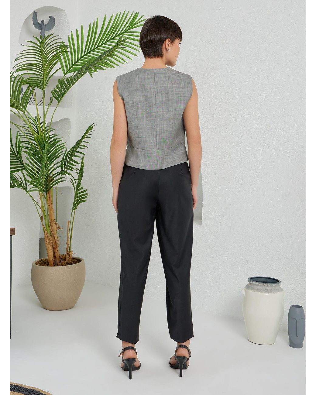Lumina Eligma Black V Button Vest
