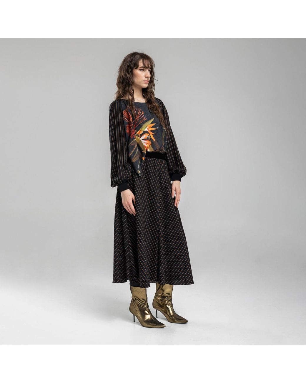 ARTISTA Black Asymmetric Floral Print Elastic Waist Blouse
