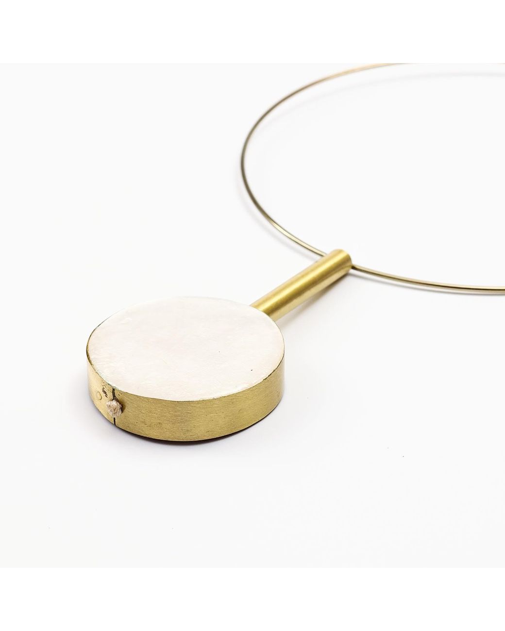 LIKHÂ Metallic Choker Capiz Pendula