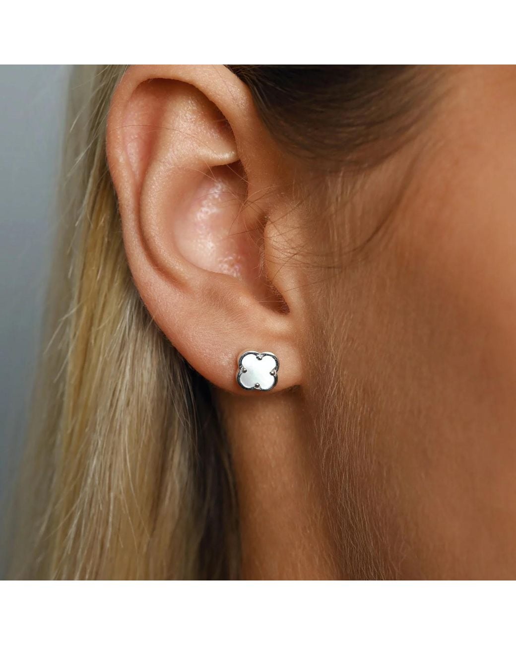 Von Treskow White Mini Clover Mother Of Pearl Stud Earrings
