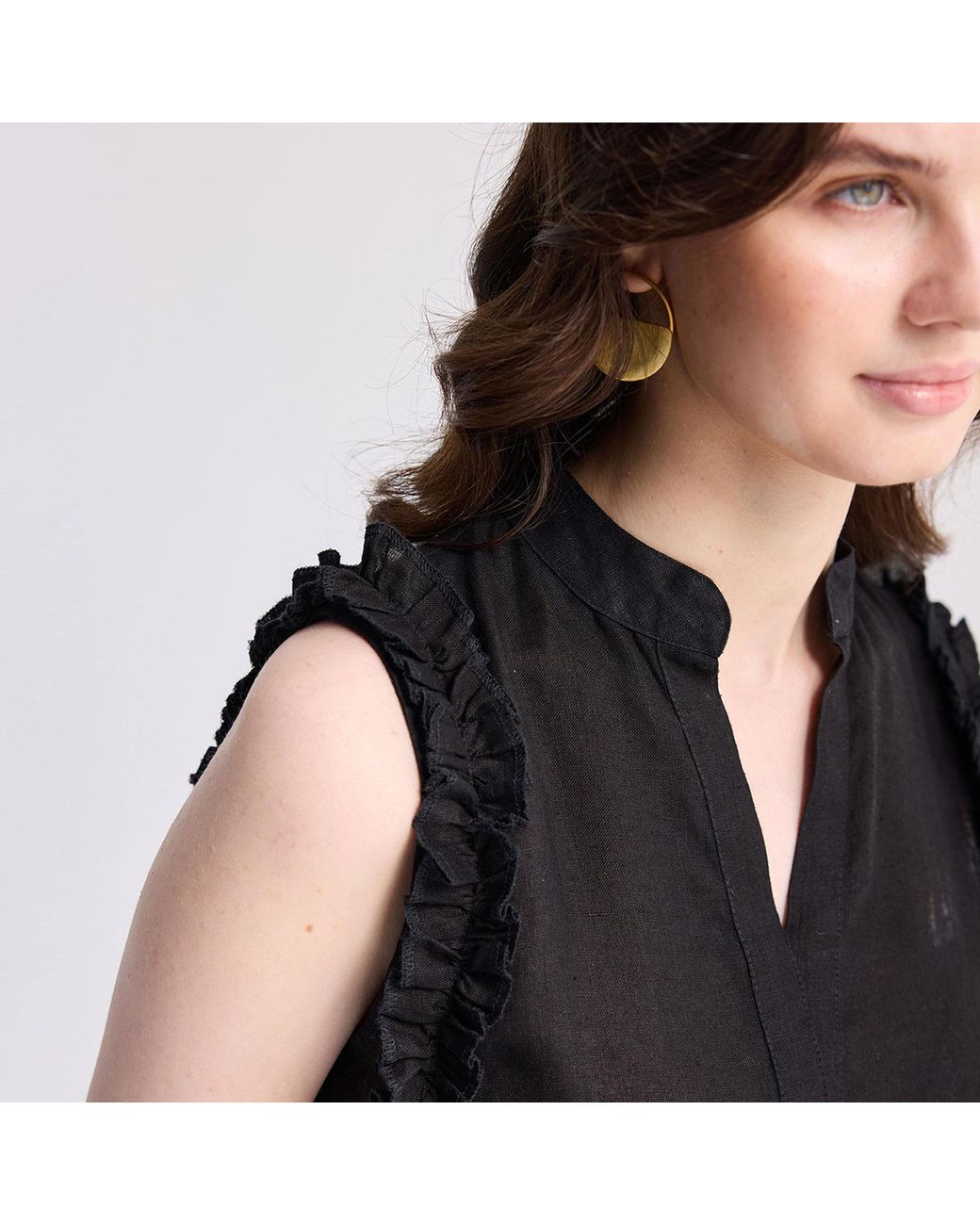 REISTOR Black Sleeveless Hemp Top With Ruffles