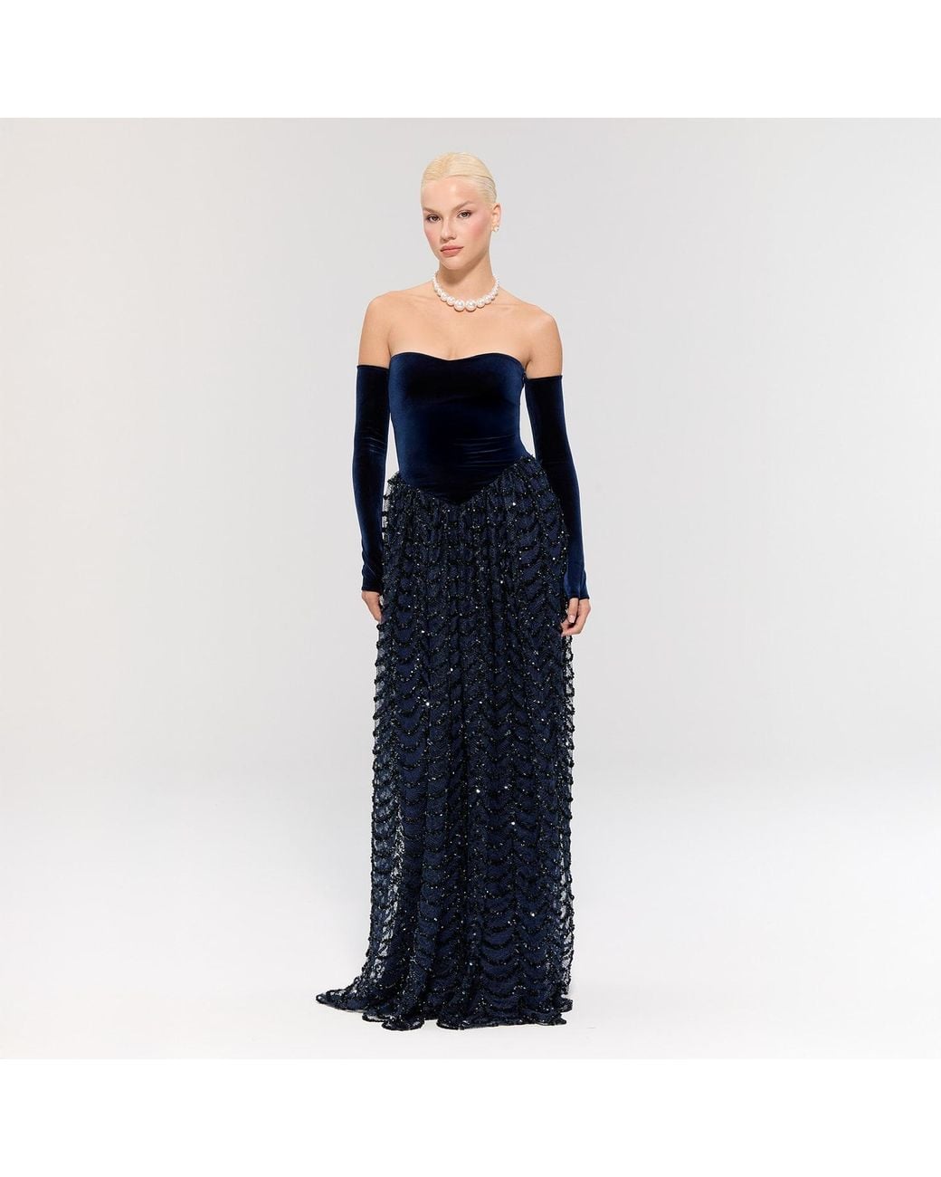 Nur Karaata Blue Throne Of Velvet Gown