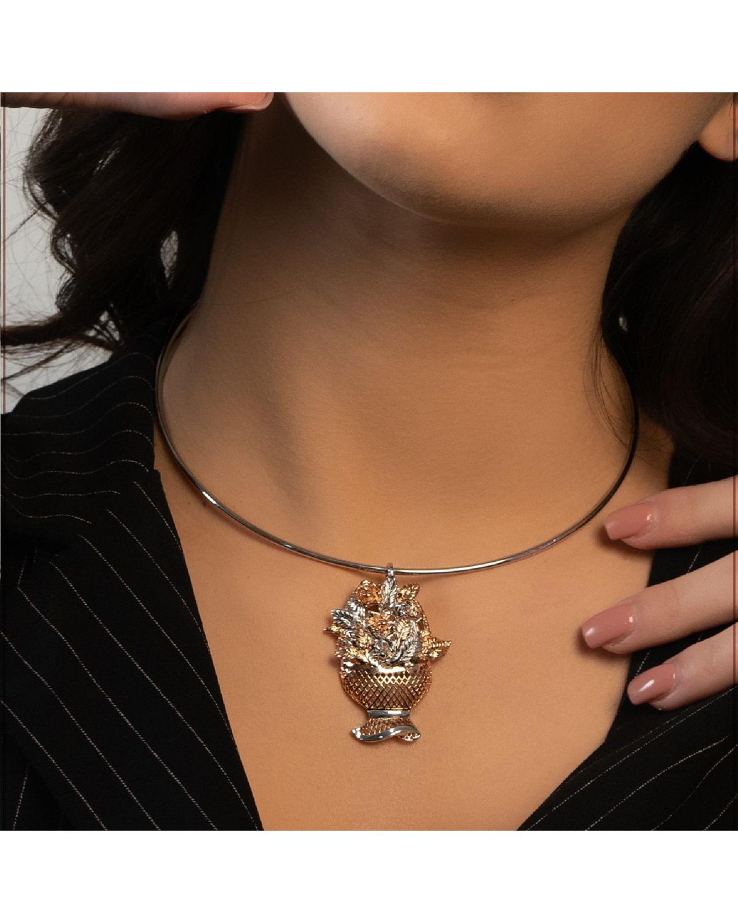 Unaloe Metallic Rose Bicolor Sterling Choker Necklace With Rose Plating – Rigid Floral Rose Pendant Choker, Handmade Italian Jewelry For