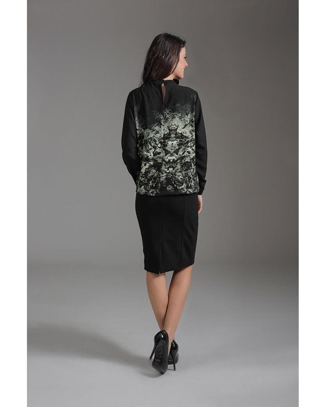 Conquista Black Relaxed Long Sleeve Woven Top With Pleat Detail & Button Fastening