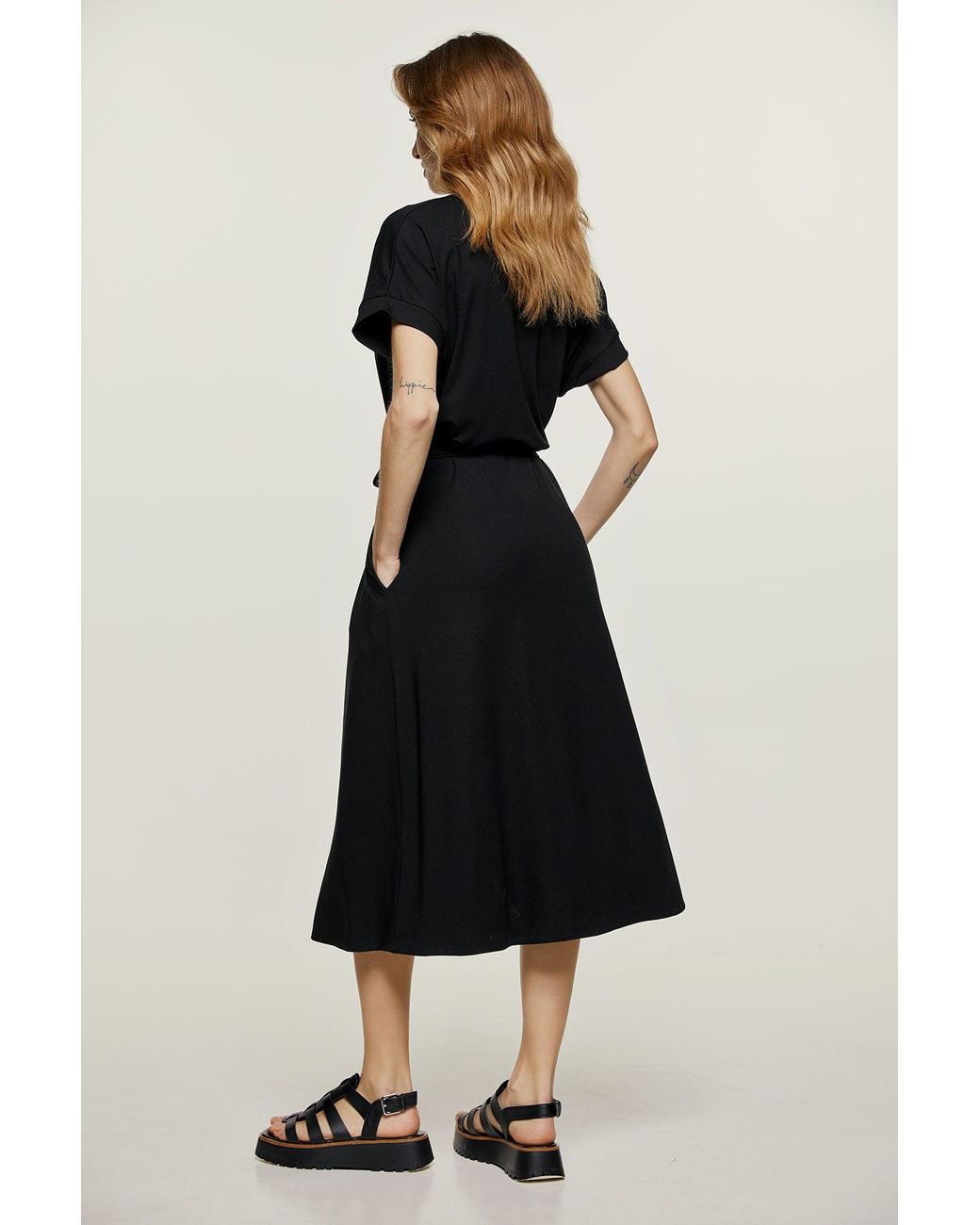Conquista Black Belted Midi Dress