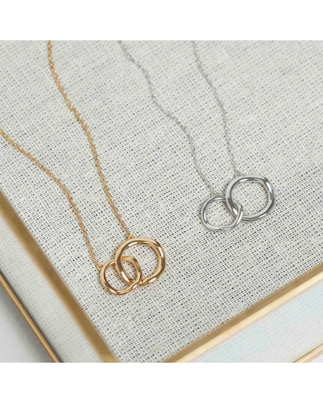 Muru Metallic Connected Necklace