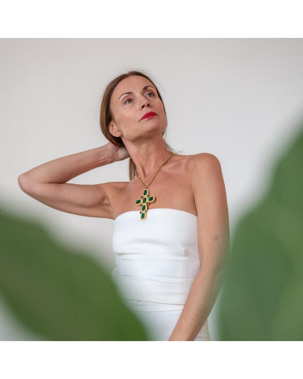 Addicted Metallic Artemide Plated Necklace With Emerald Crystals
