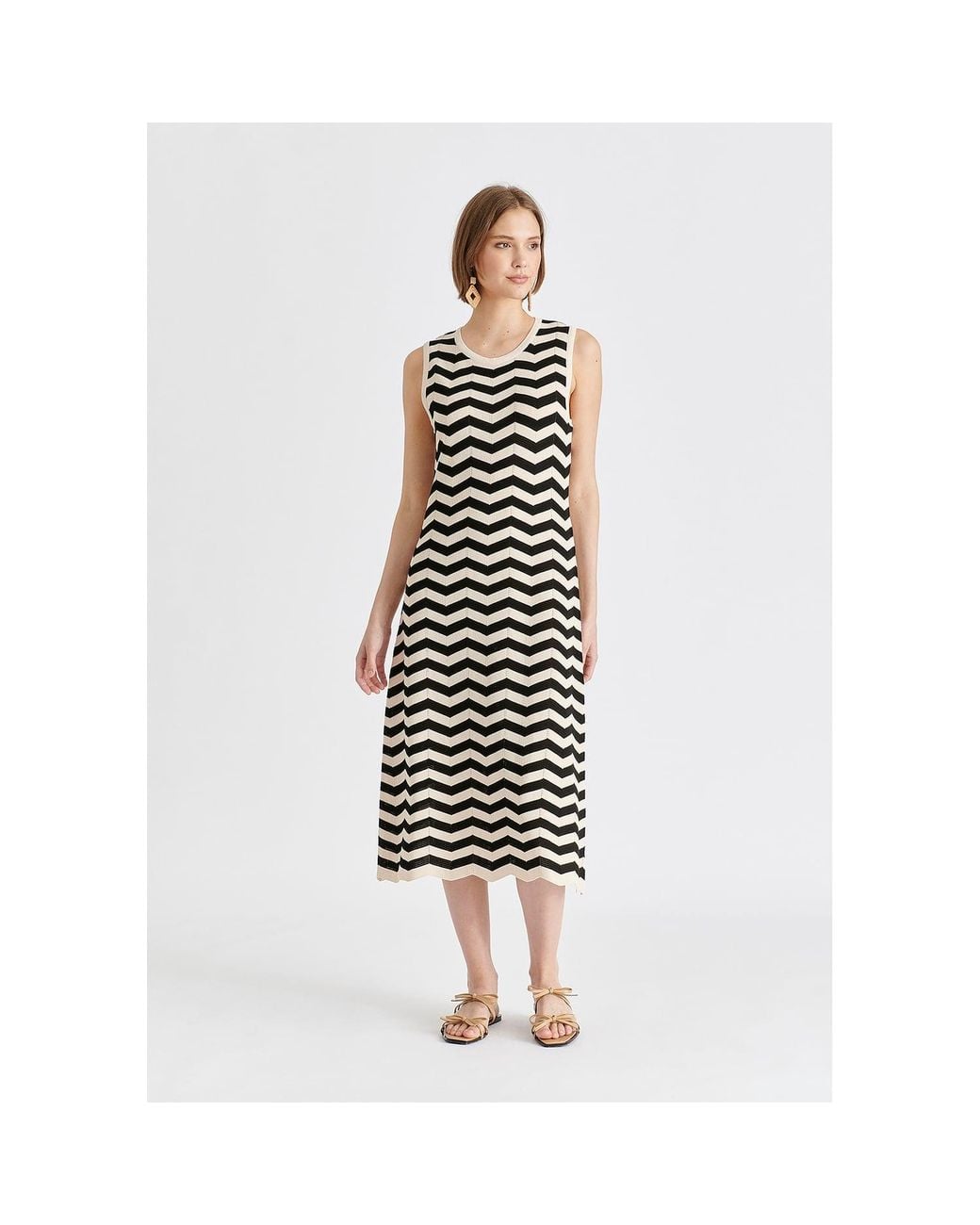 Paisie Black Sleeveless Midi Knit Dress