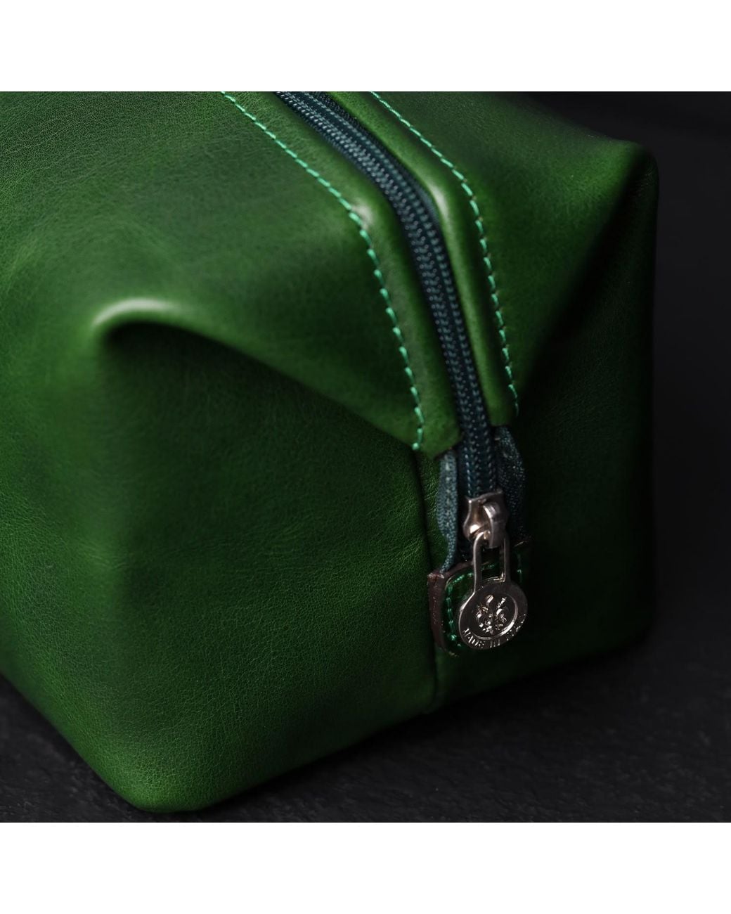 Time Resistance Green Leather Toiletry Bag For