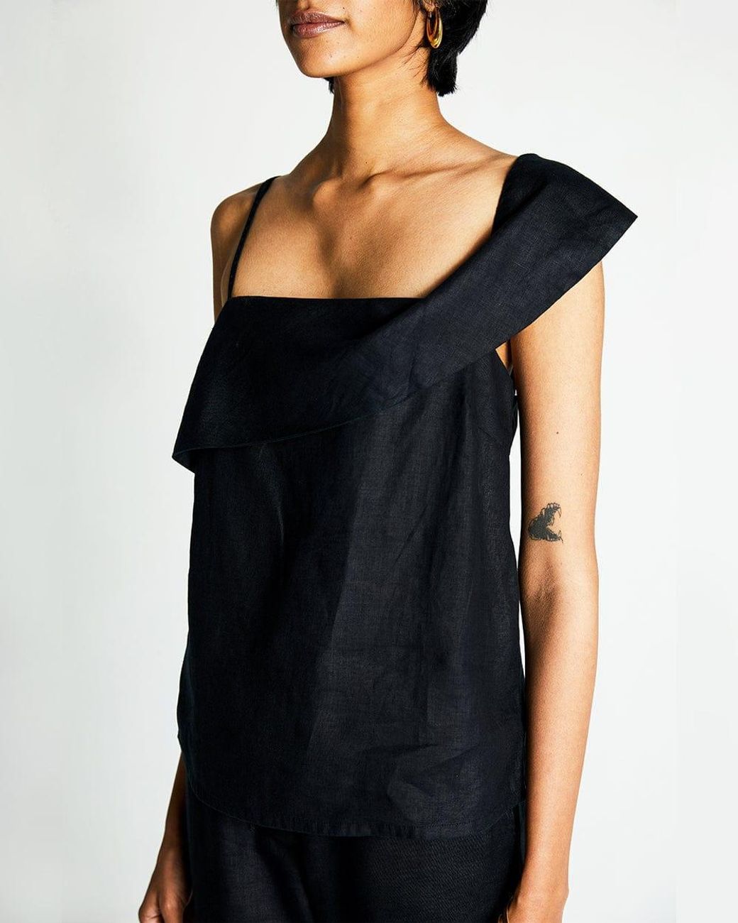 REISTOR Black The Wandering Wave Hemp Top