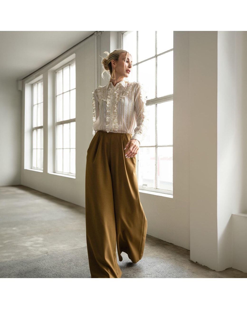 Solgo Atelier Natural Stelis Full Length Extra Wide Leg Pant With Fan-Out Stylized Front Pleats
