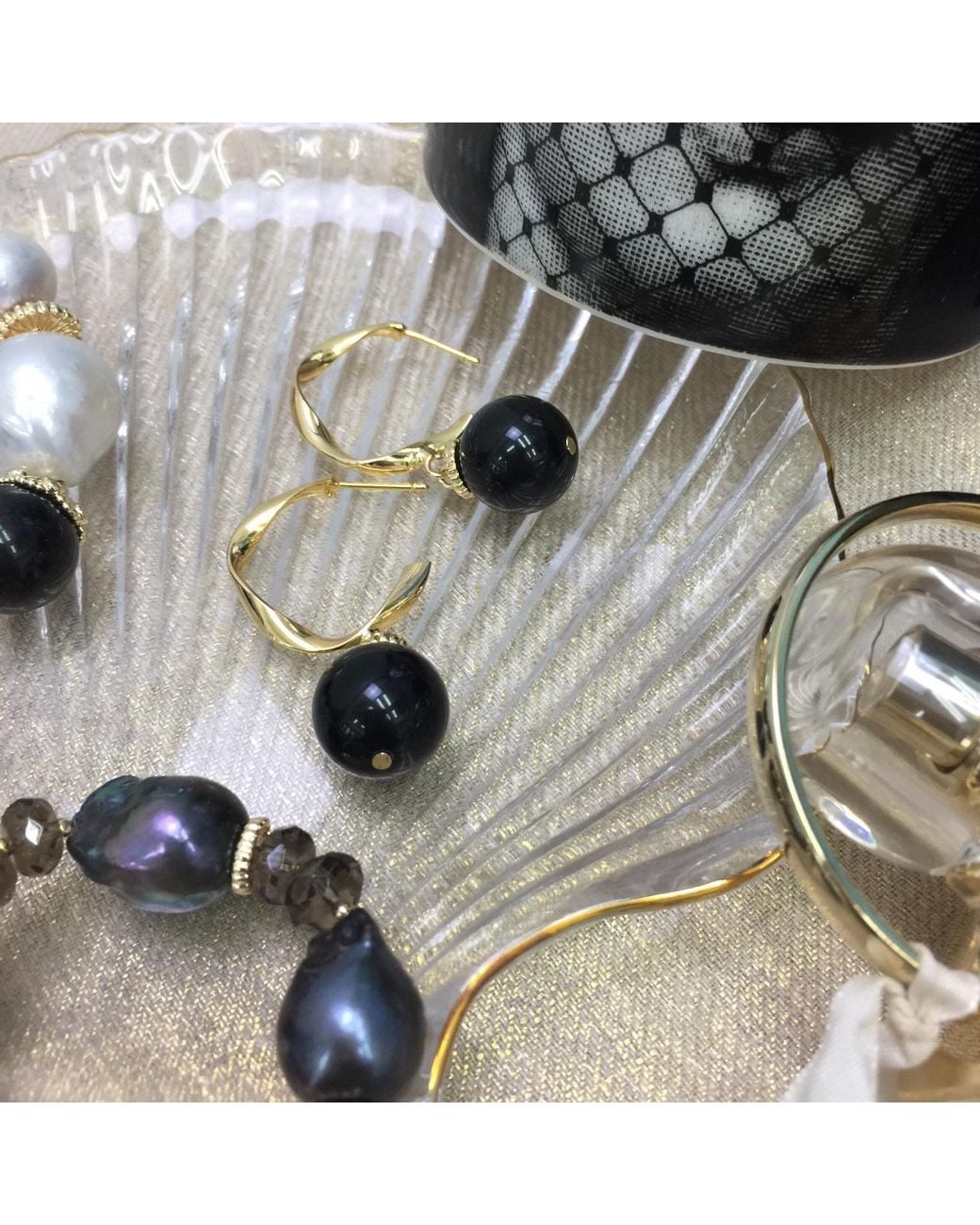 Farra Black Simple Tiger Eyes Earrings