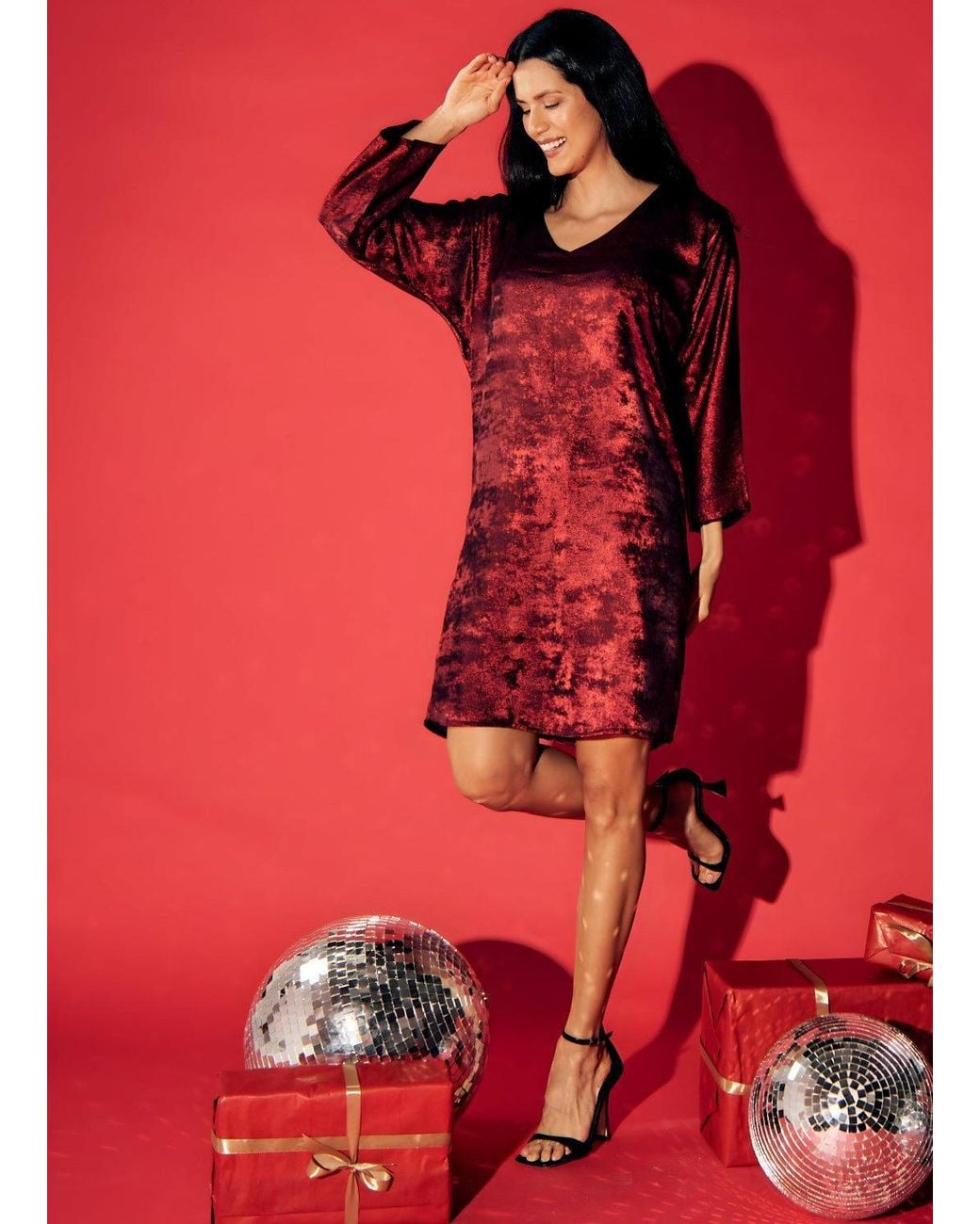 DHARA SHETH DUBAI Red Shadow Of Sequin Shimmer Short Kaftan Party Dress