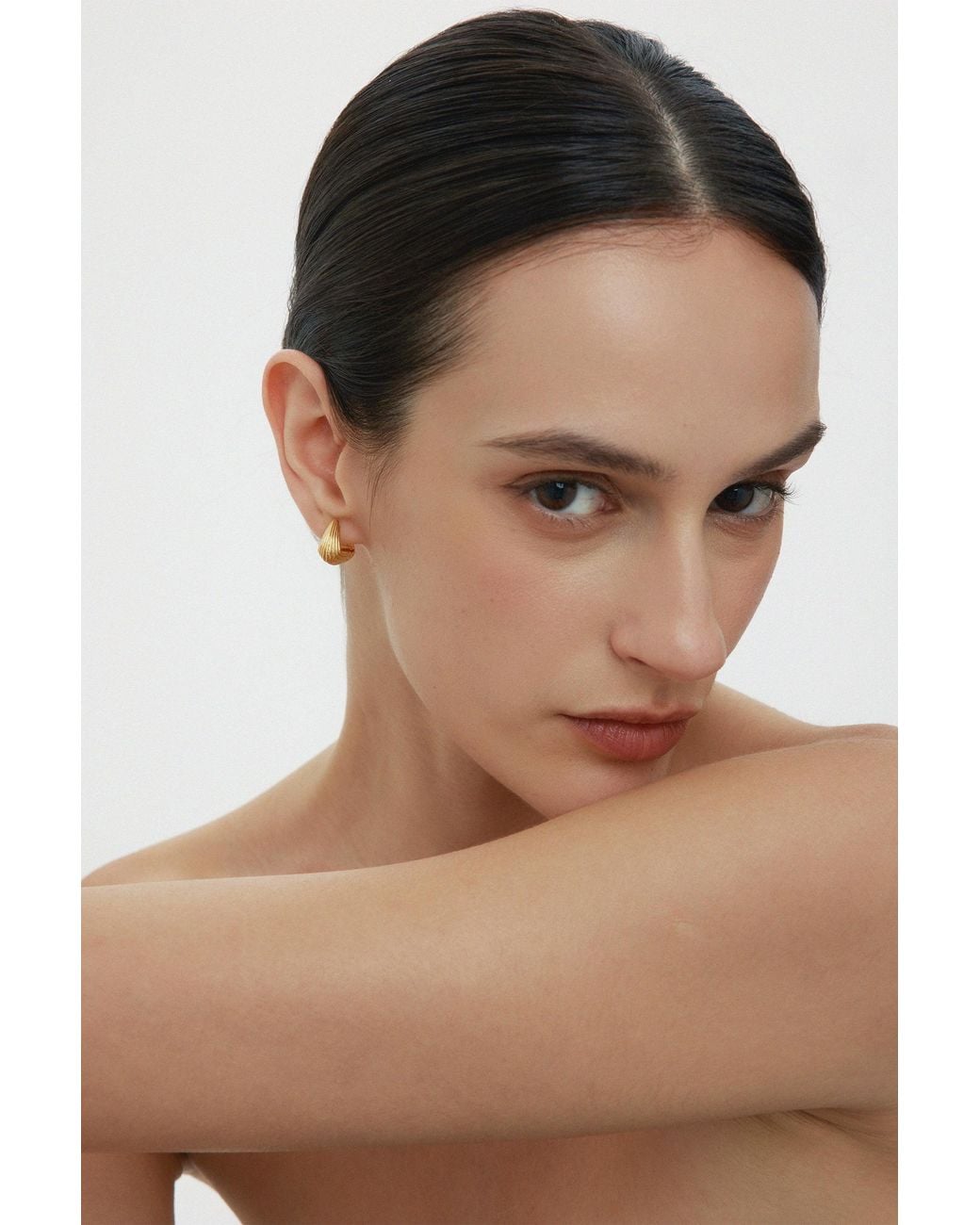 Vanhi Metallic Juno Ridged Chunky Hoops