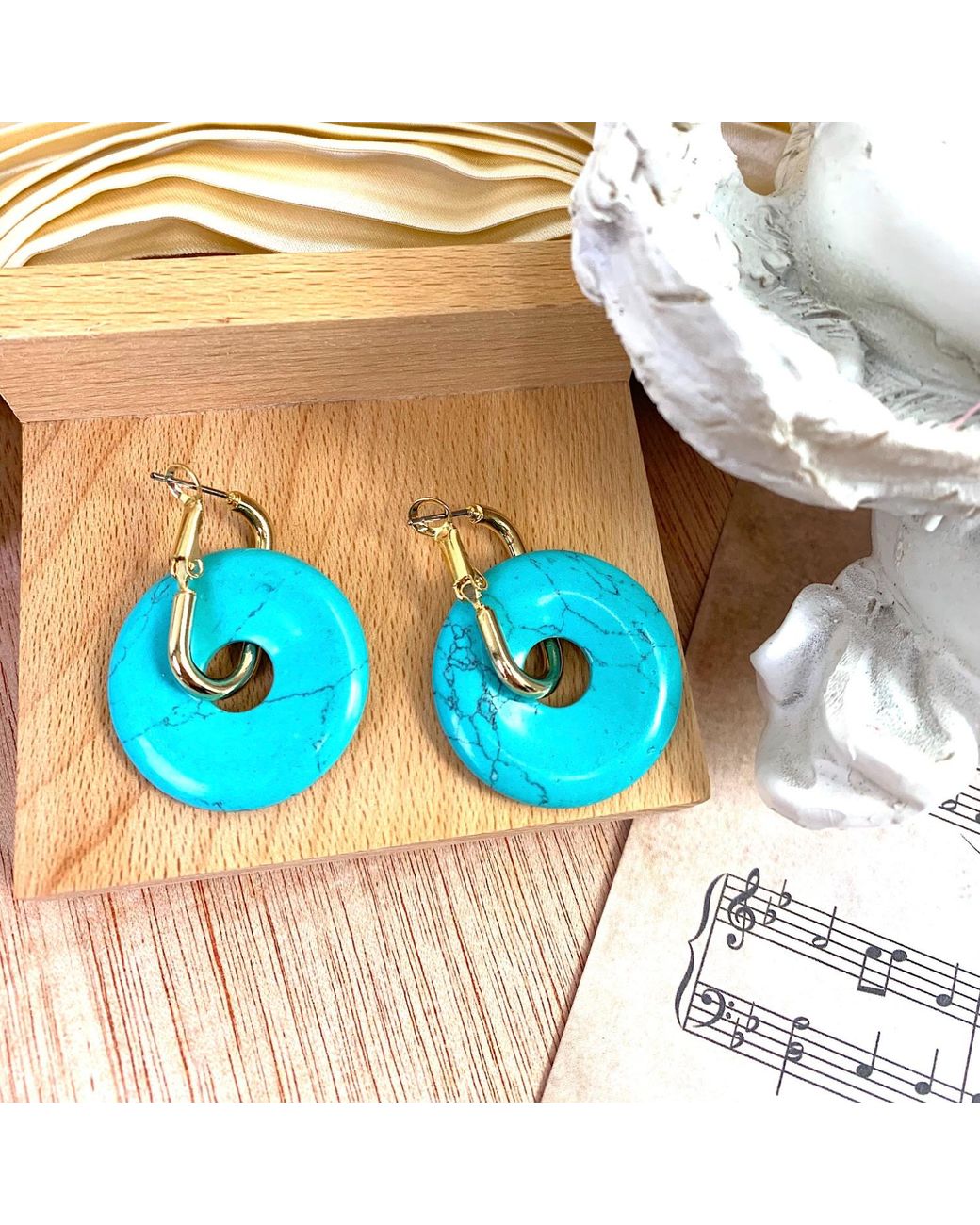 Farra Blue Round Turquoise Simple Clip On Earrings