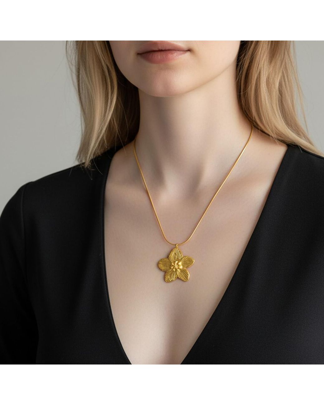 Maison De Gala Metallic Flower Pendant Necklace