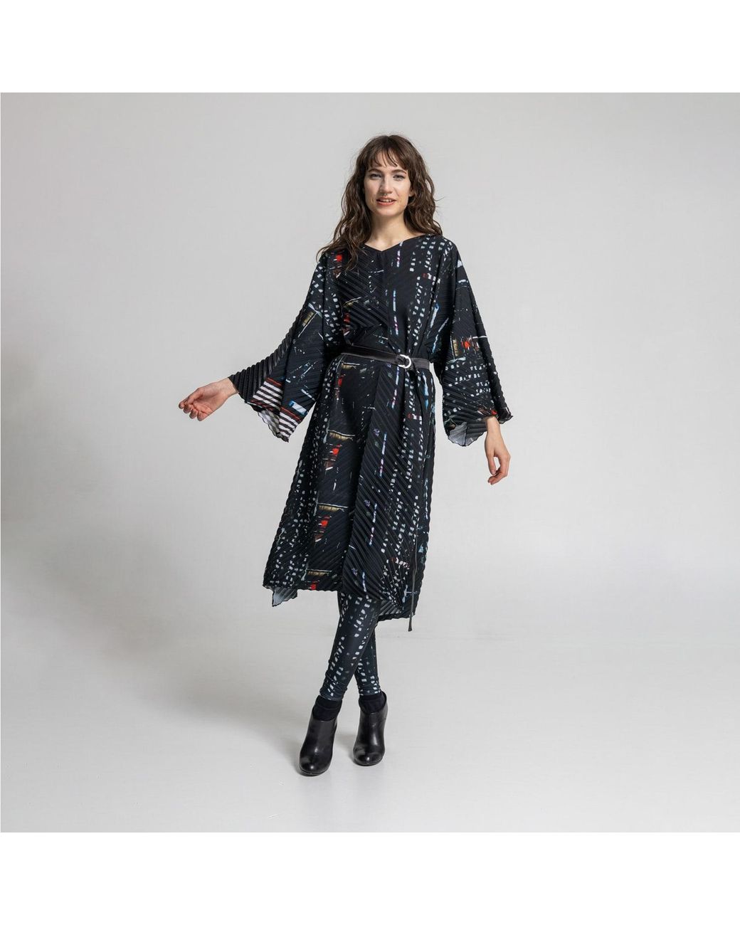 ARTISTA Black Bright Pleated Midi Dress