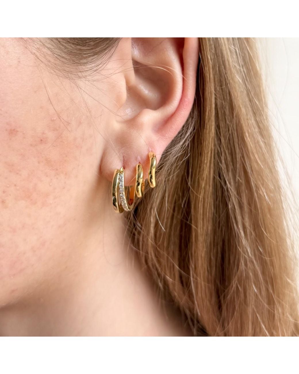 Nazzar Metallic Slim Wave Huggies Earrings