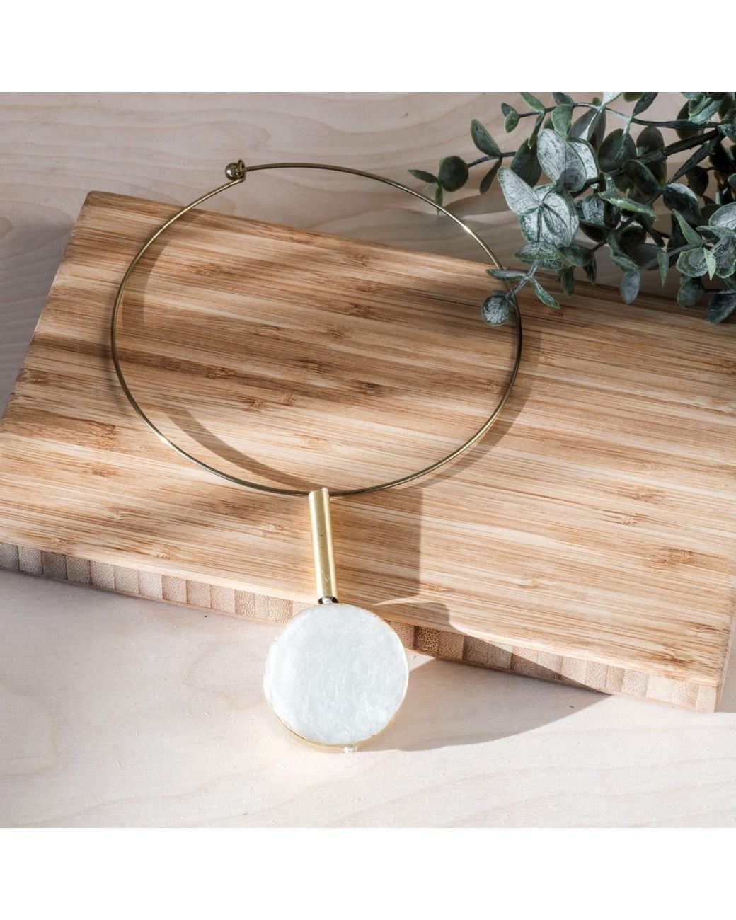 LIKHÂ Metallic Choker Capiz Pendula