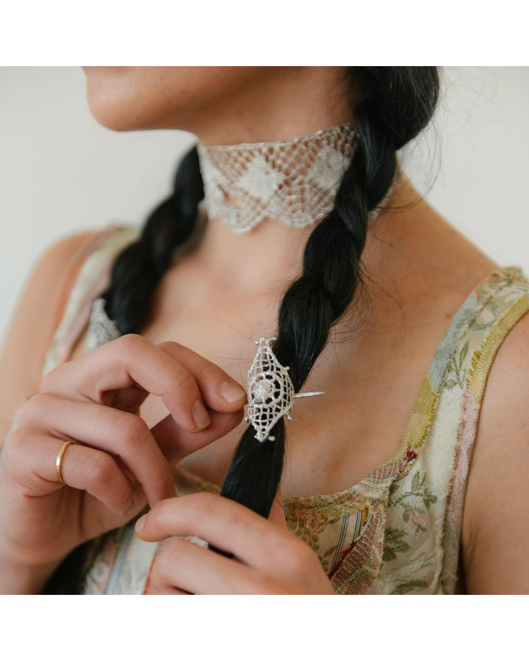 Raxada White Enchanted Rhombus Cord End