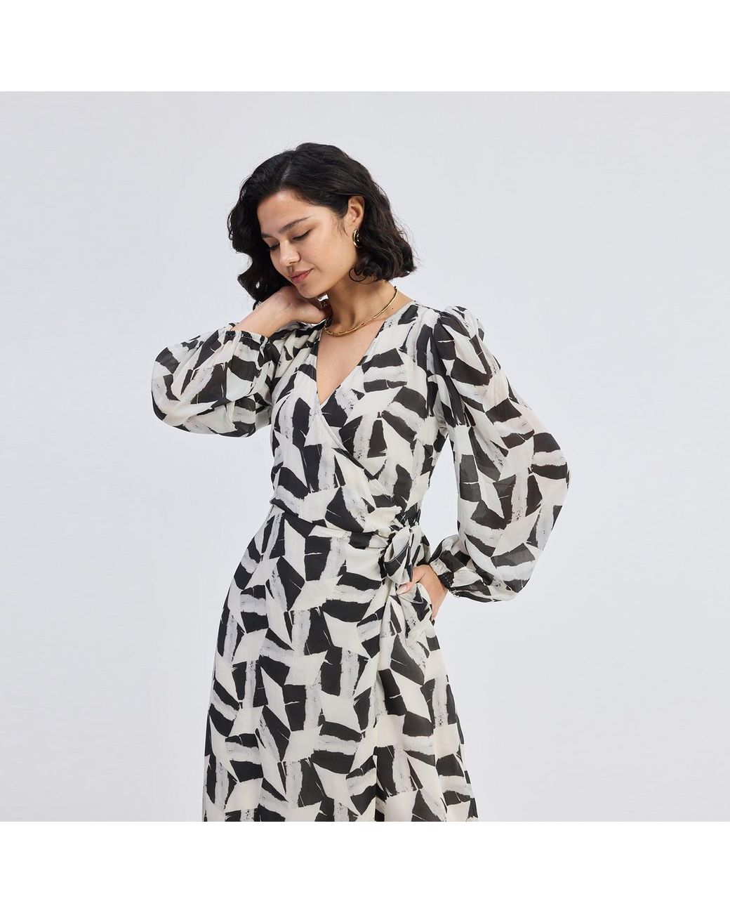 REISTOR White Midi Wrap Dress
