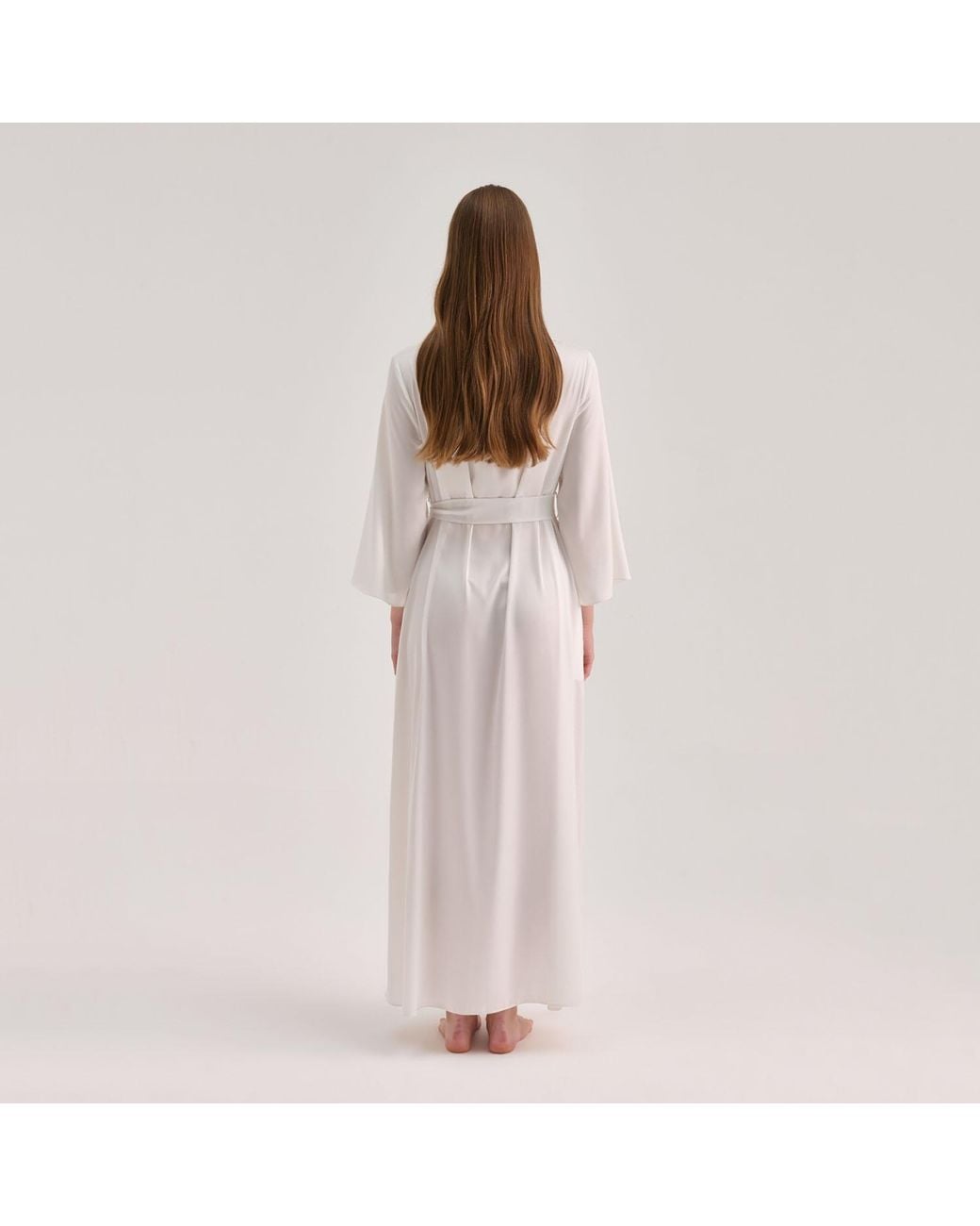 Avenue 8 White Silk Maxi Collar Robe