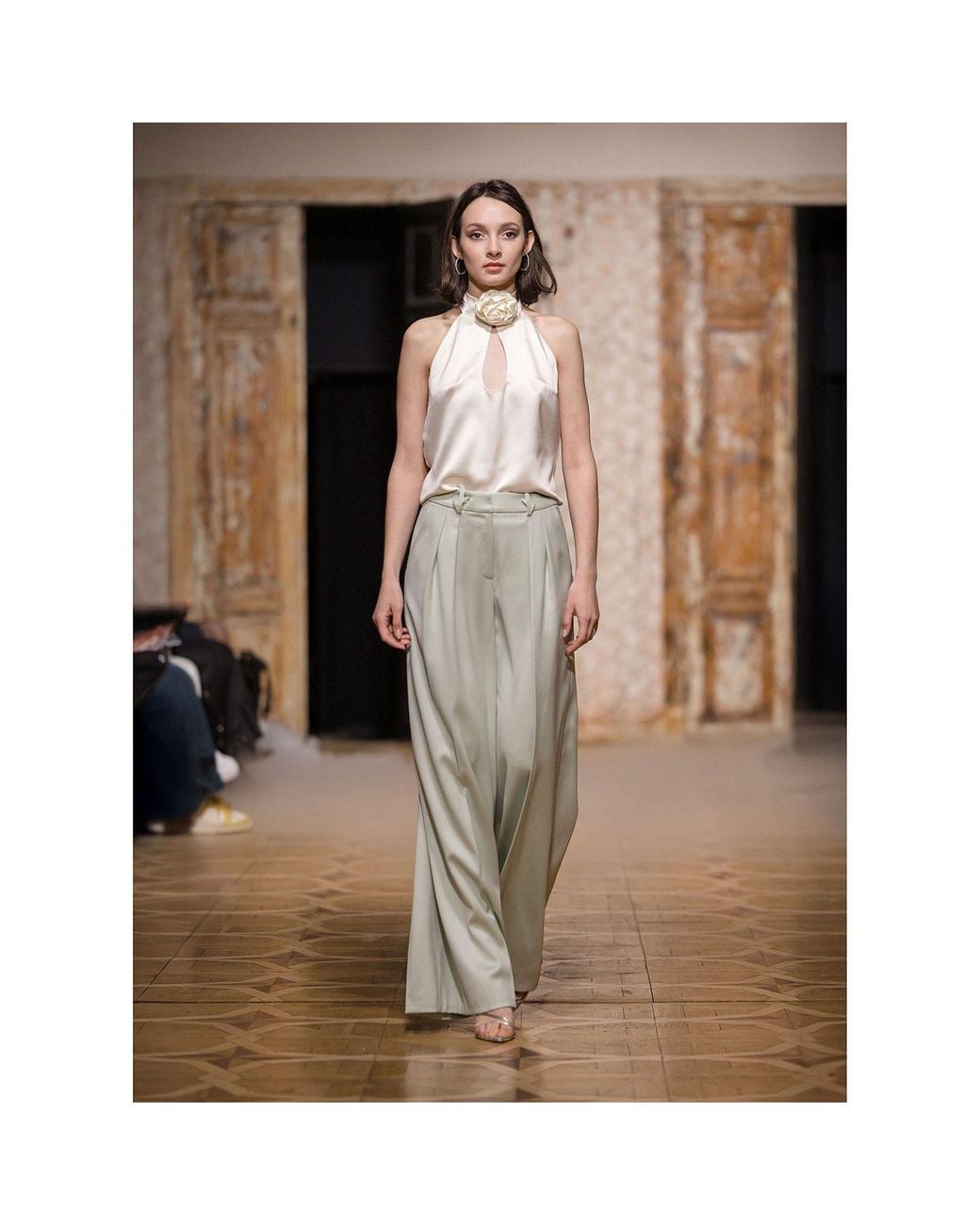 Jnsq (Je Ne Sais Quoi) White Teardrop Silk Rosette Top