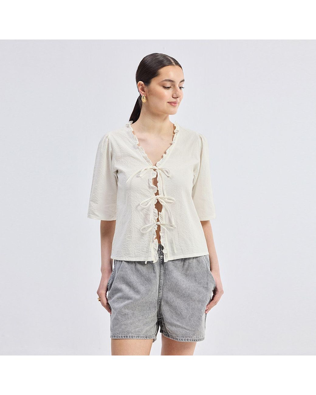 REISTOR White Relaxed Fit Top With Ruffles & Front-Ties