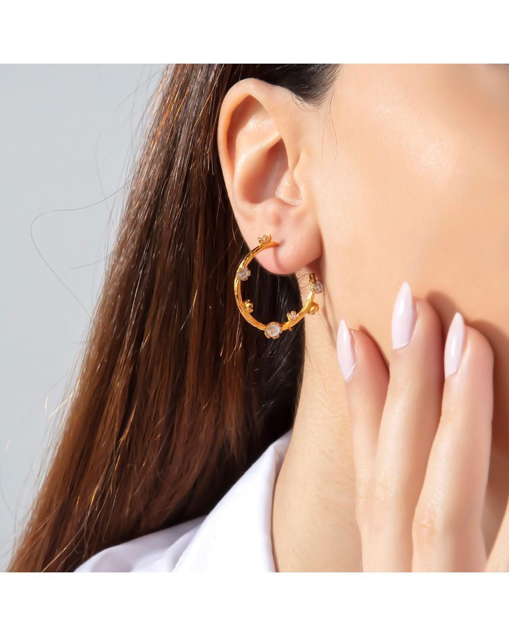Milou Jewelry White Small Flower Hoop Earrings