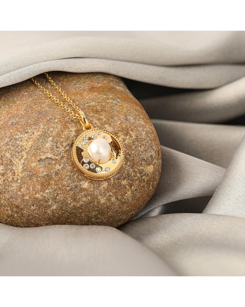 The Jewelz Metallic Pearl Pendant