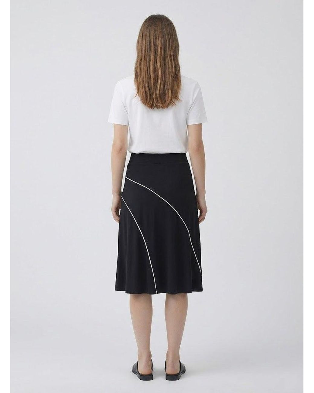 Conquista Black Classic A-Line Skirt With Contrast Piping — Modern, Versatile & Elegantly Minimalist