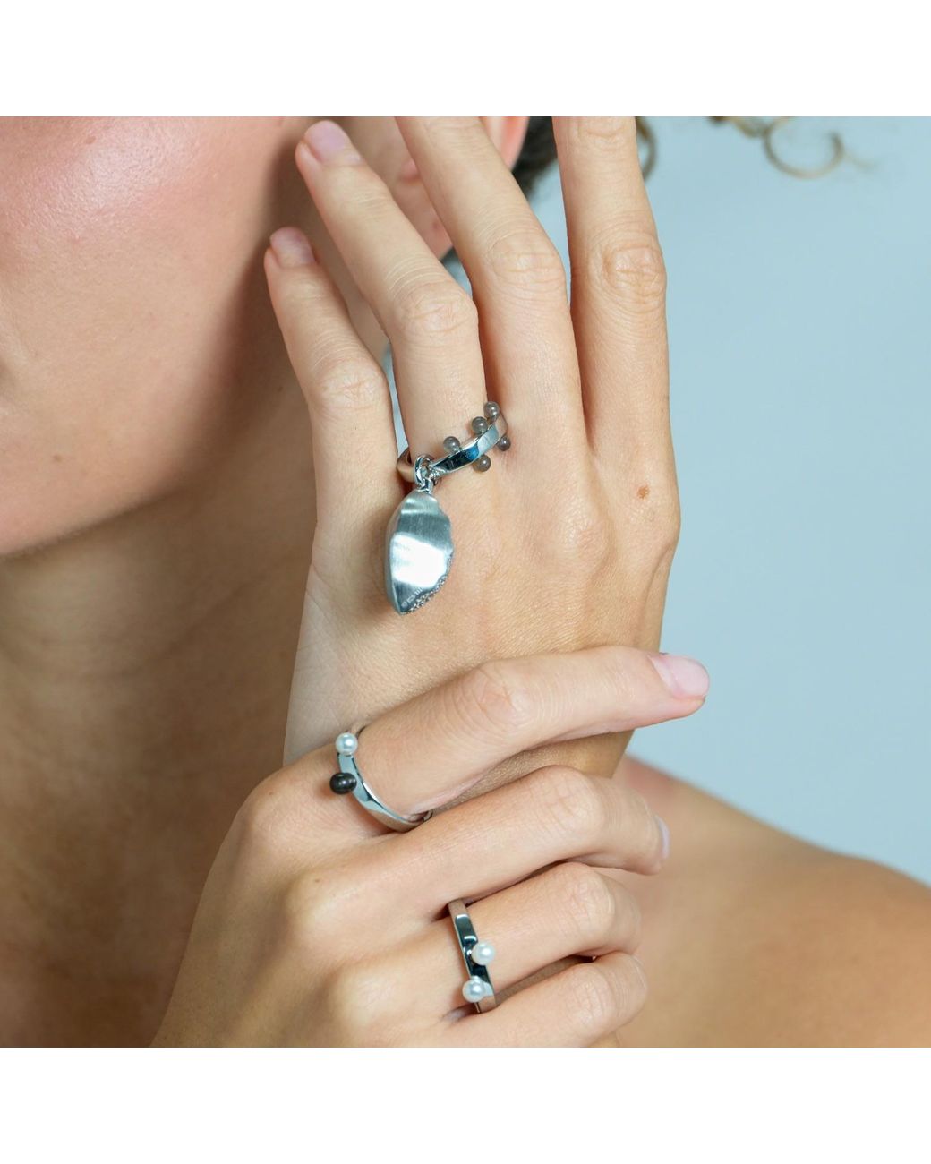 Onia Metallic Moon Set Loop Lock