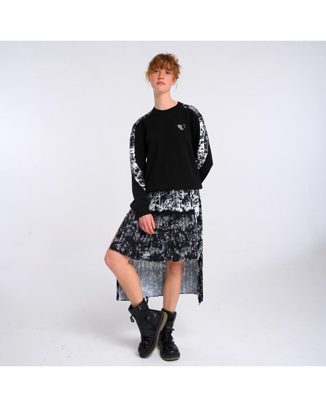 Lalipop Design Black Heart Embellished Sweatshirt