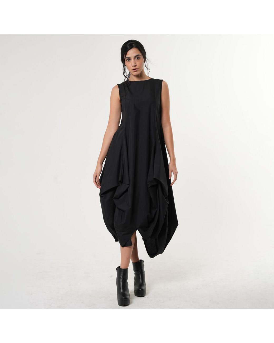 Metamorph Black Sleeveless Loose Dress