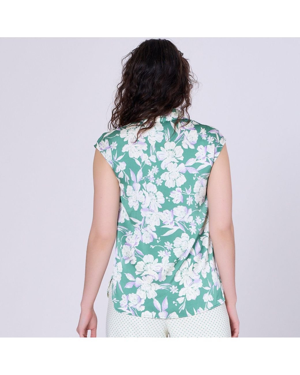 Smart and Joy Green Sleeveless Blouse With Wide Flat Collar And Macro Flower Print