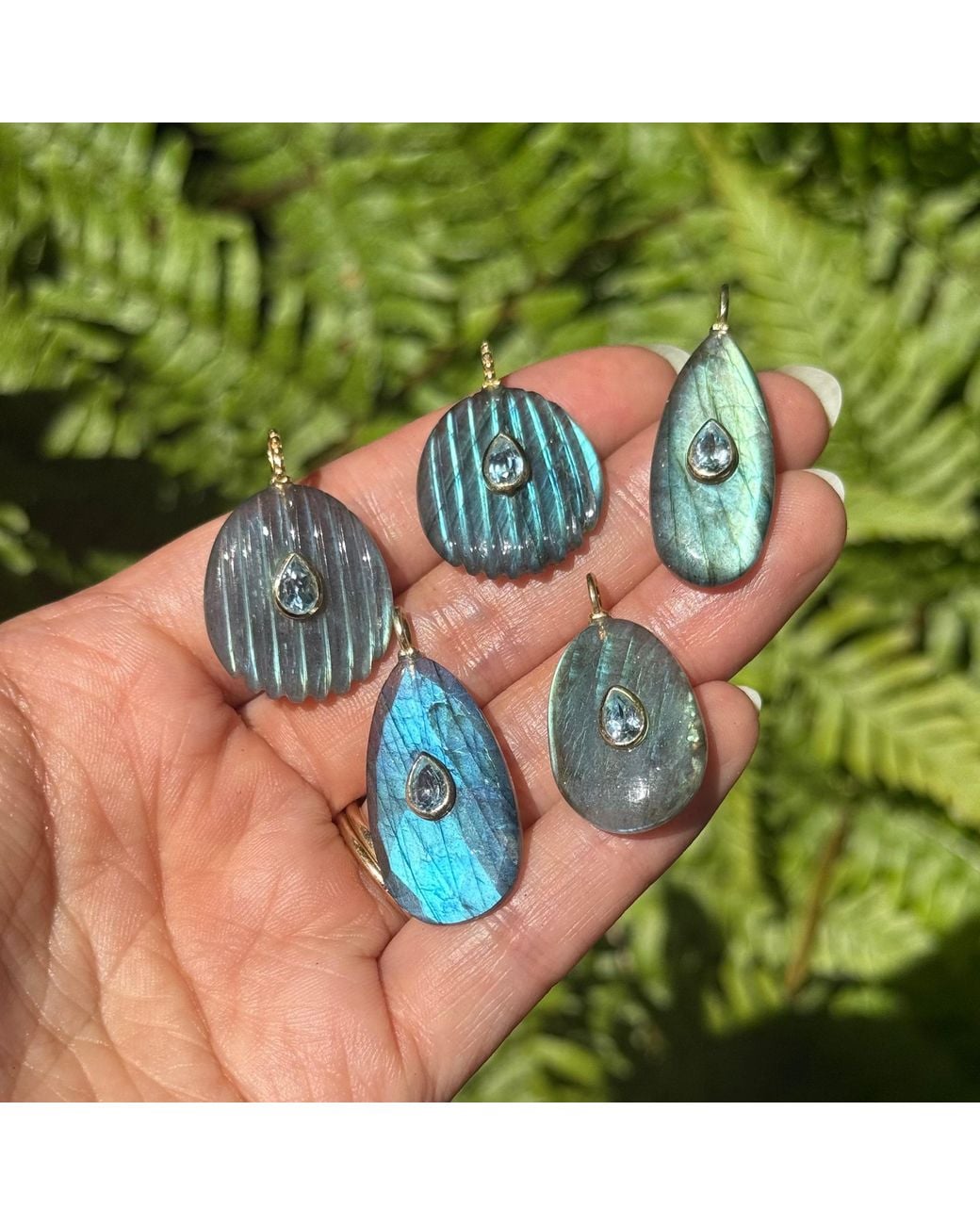 KAMARIA Green Labradorite Gemstone Pendant With Topaz