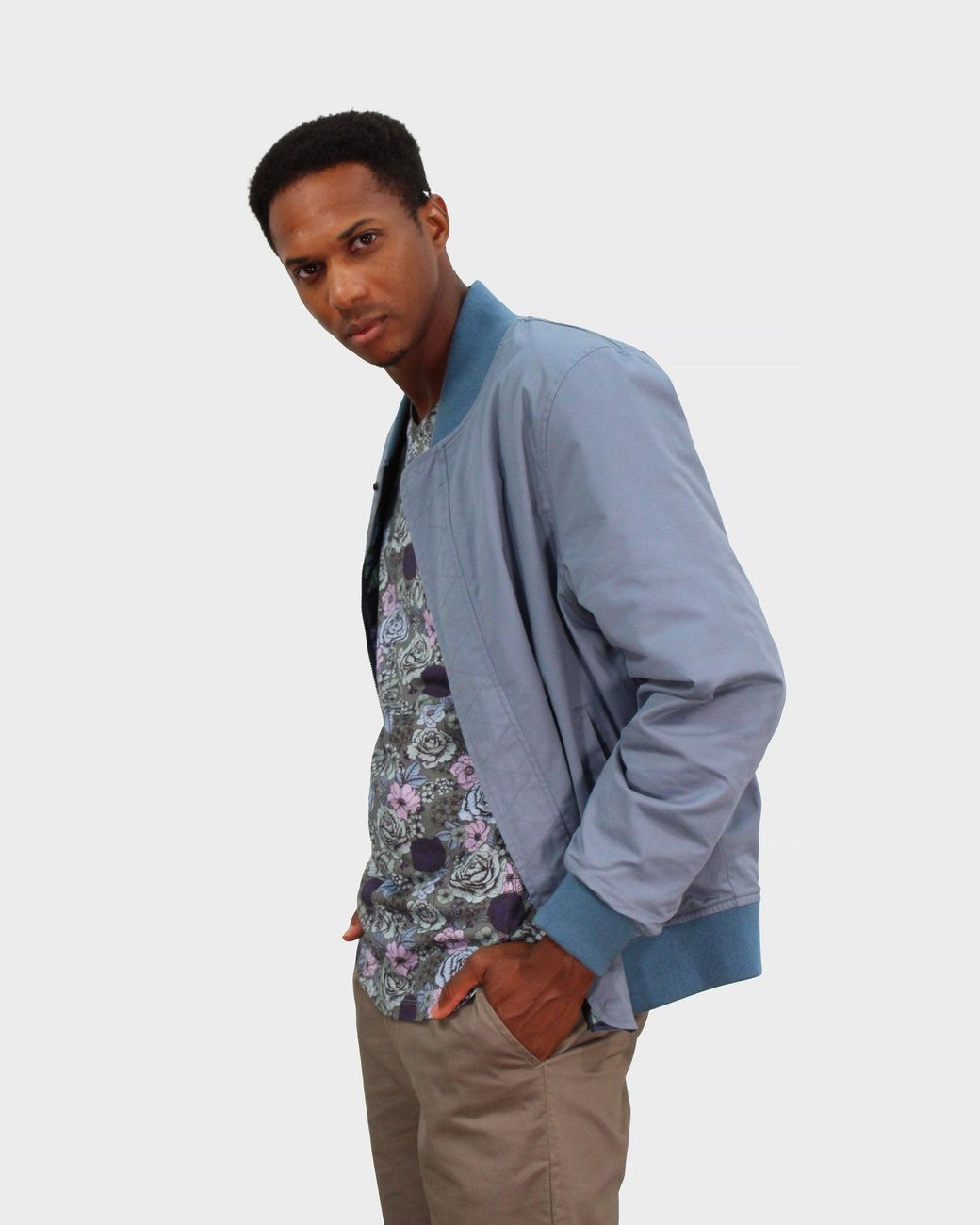 Lords of Harlech Blue Maze Everything Roses V-neck Tee In Turf for men