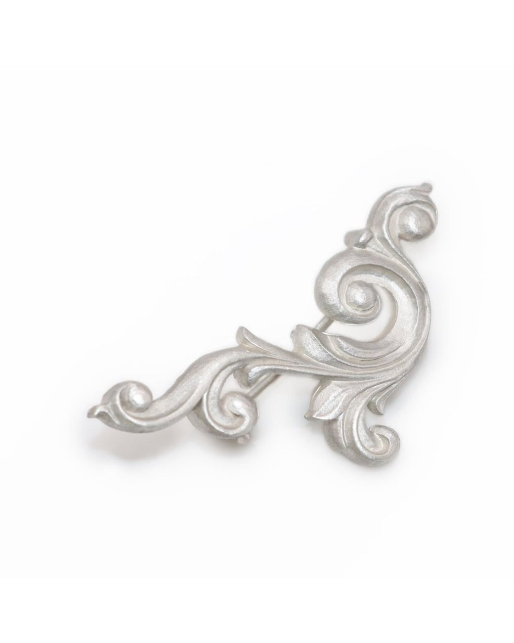 Gabriella Alicia White Acanthus Scroll